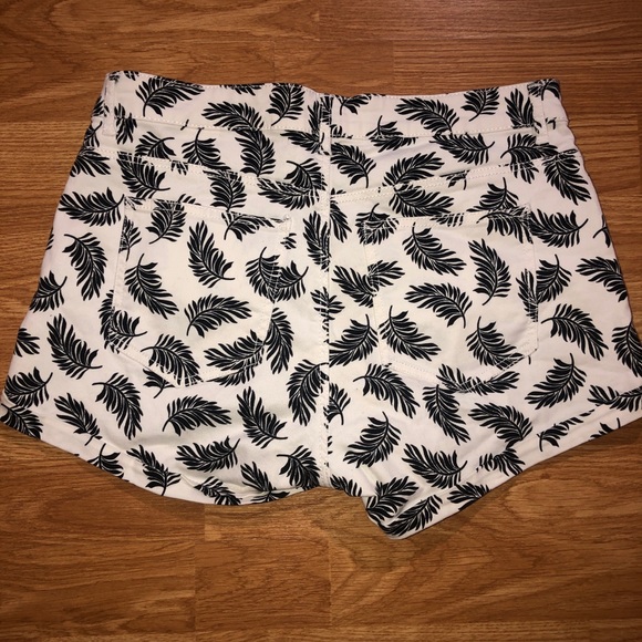 H&M Palm tree printed jean shorts - Picture 5 of 6